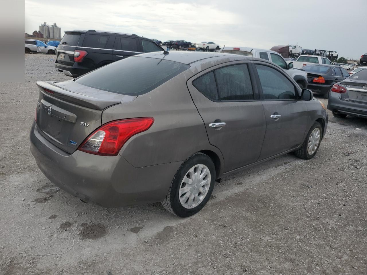 2014 NISSAN VERSA