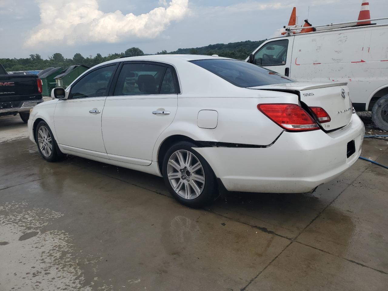 2010 TOYOTA Avalon