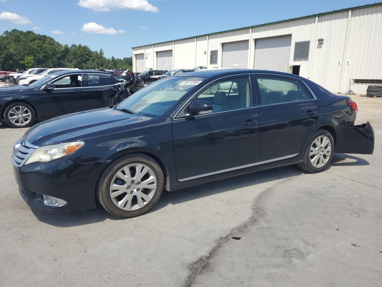 2011 TOYOTA Avalon