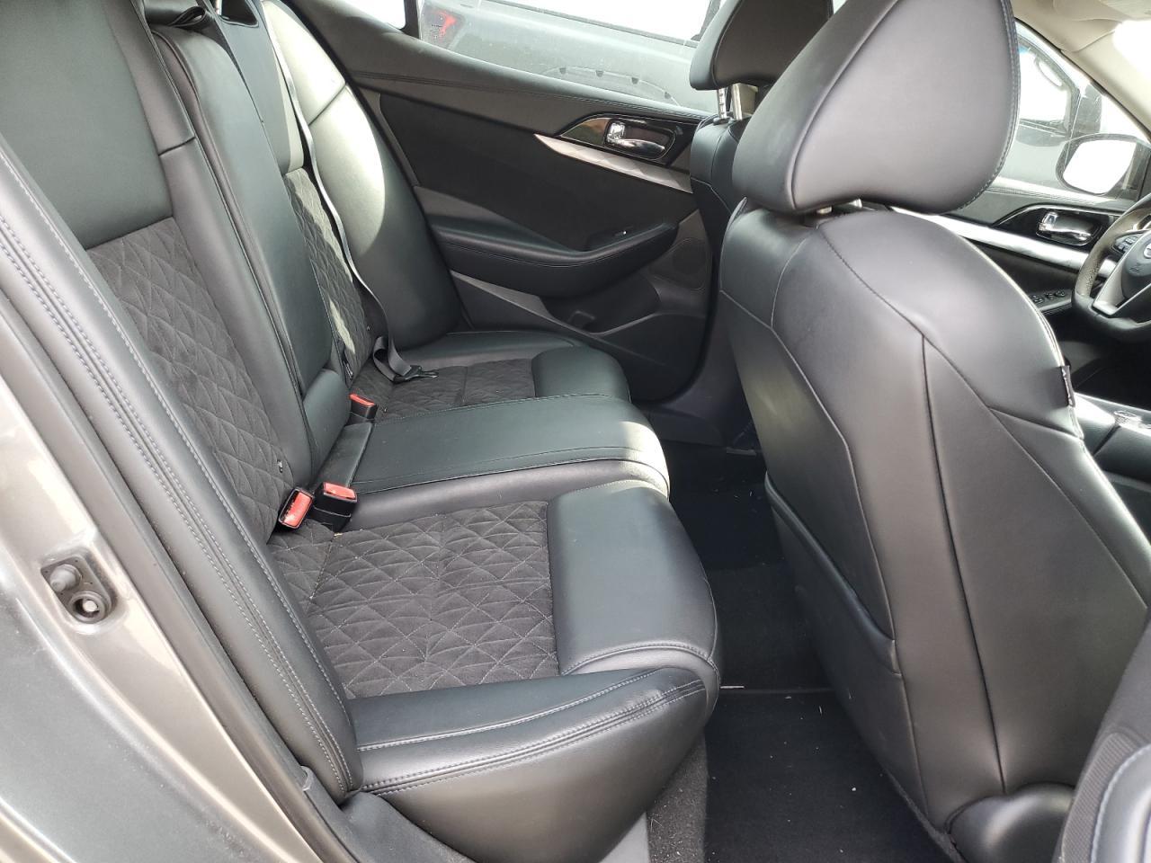 2016 NISSAN Maxima