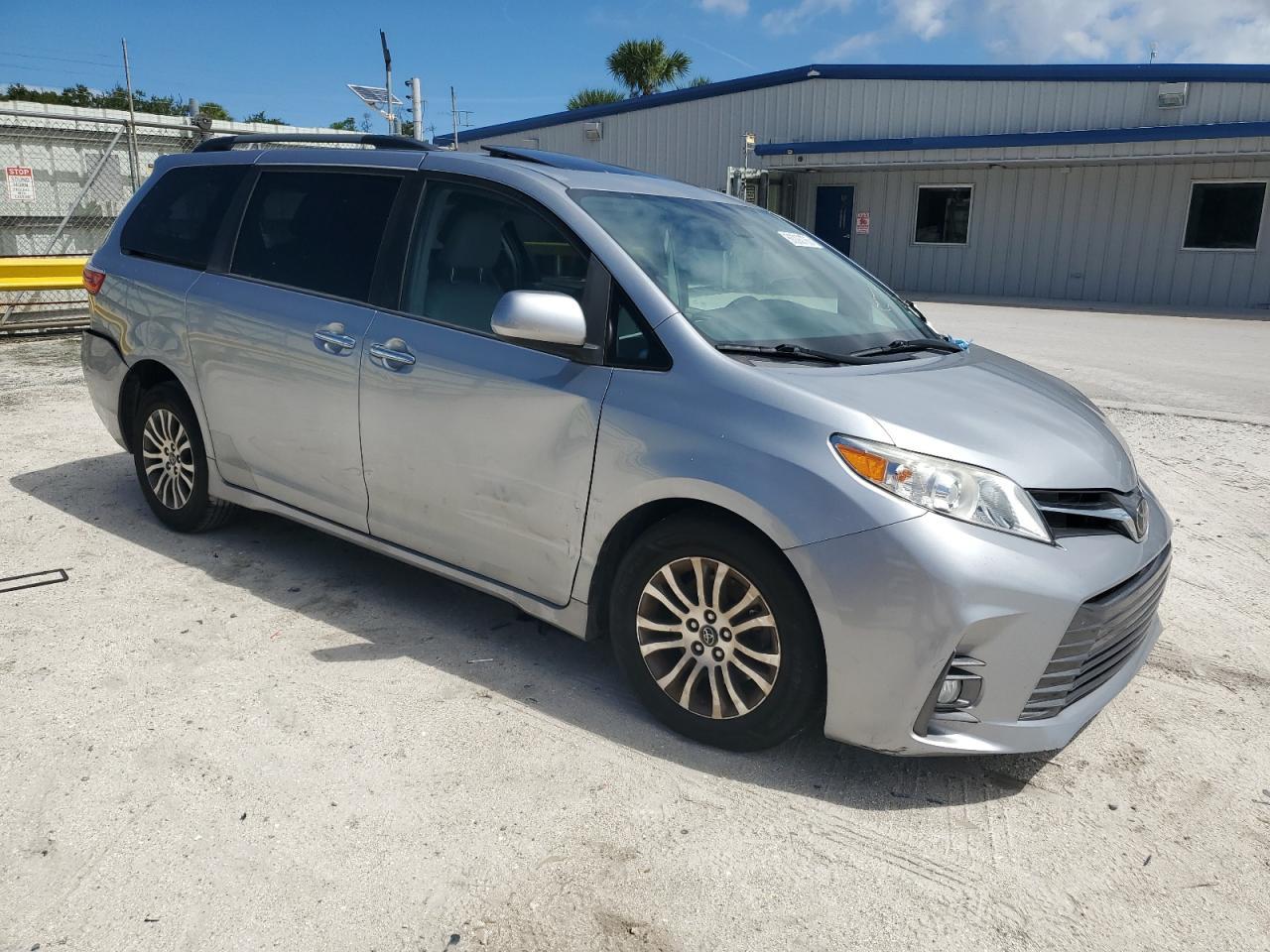 2018 TOYOTA SIENNA