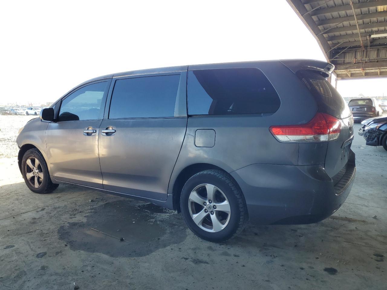 2012 TOYOTA SIENNA