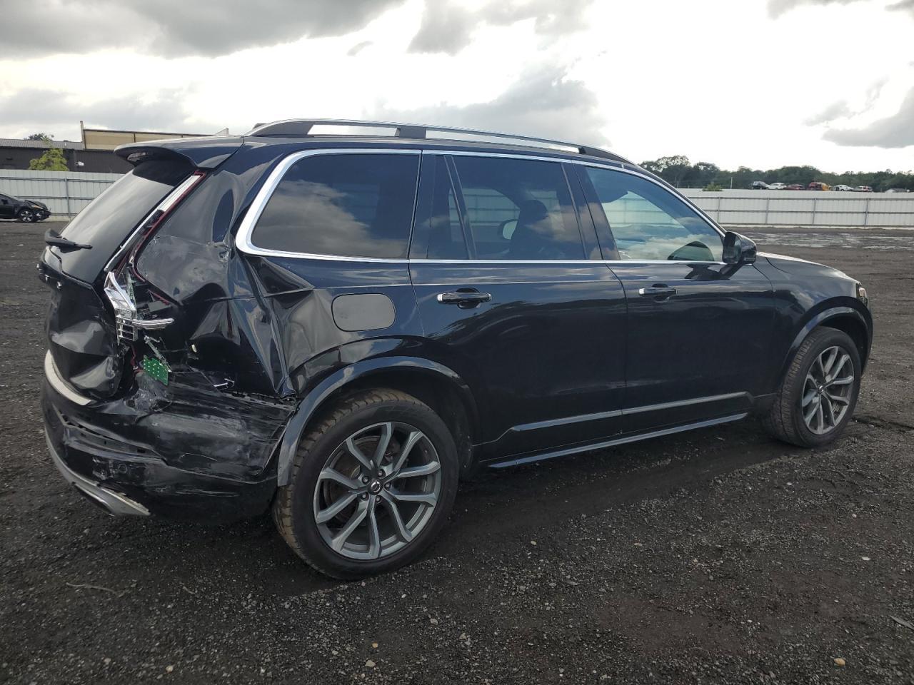 2017 VOLVO XC90