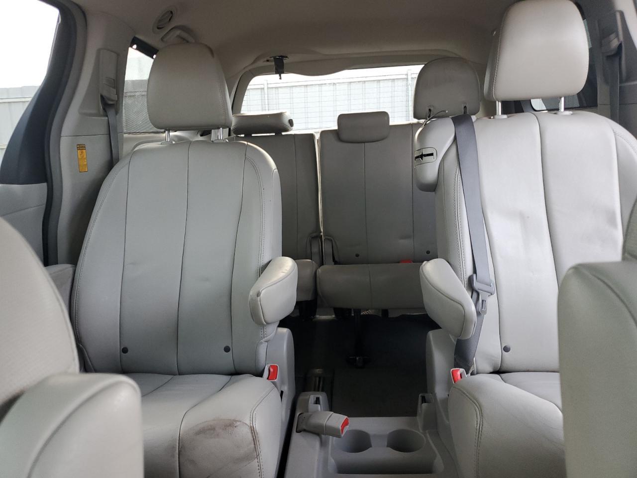 2014 TOYOTA SIENNA