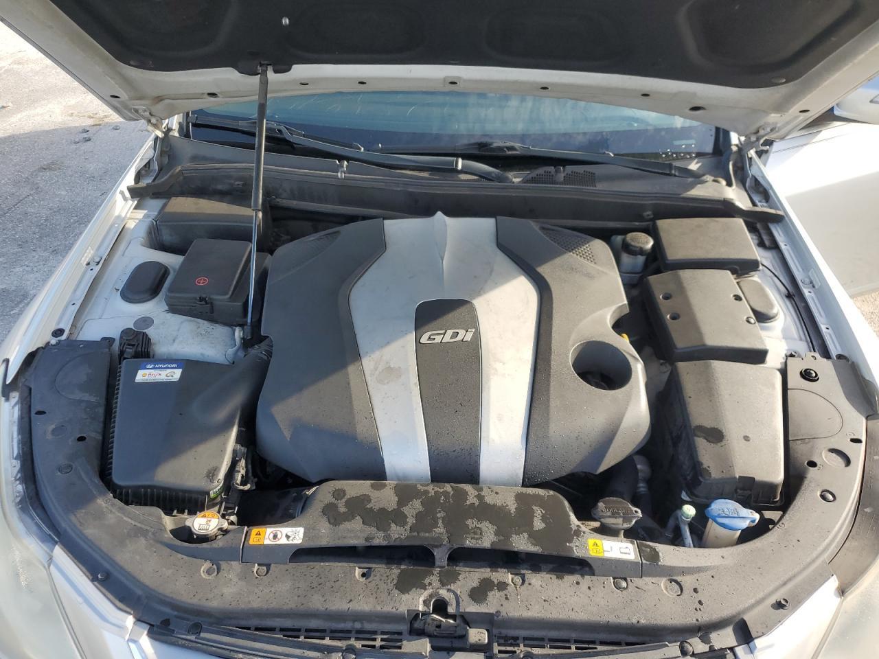 2013 HYUNDAI GENESIS