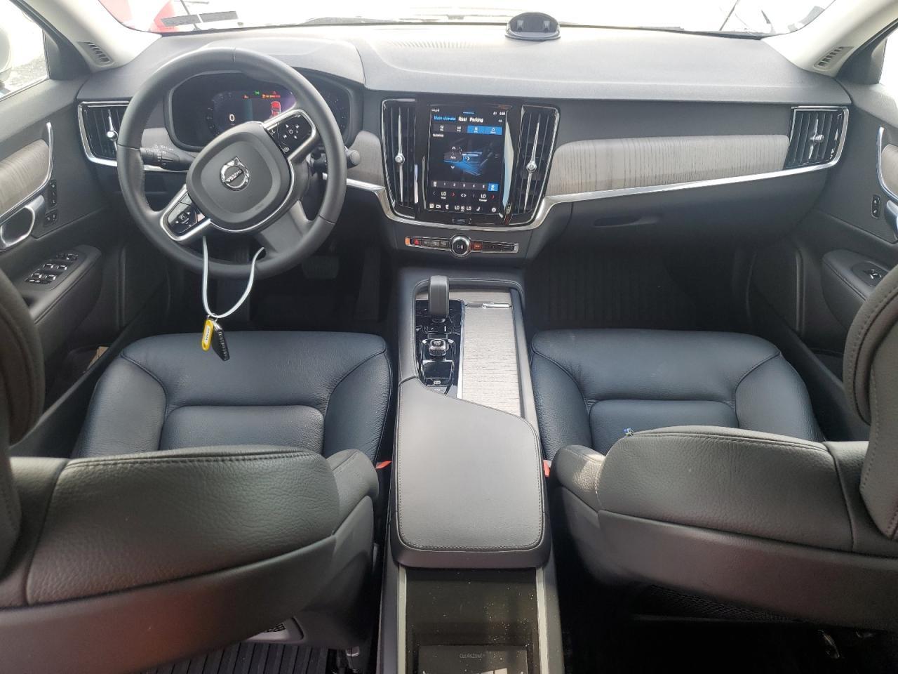 2023 VOLVO S90