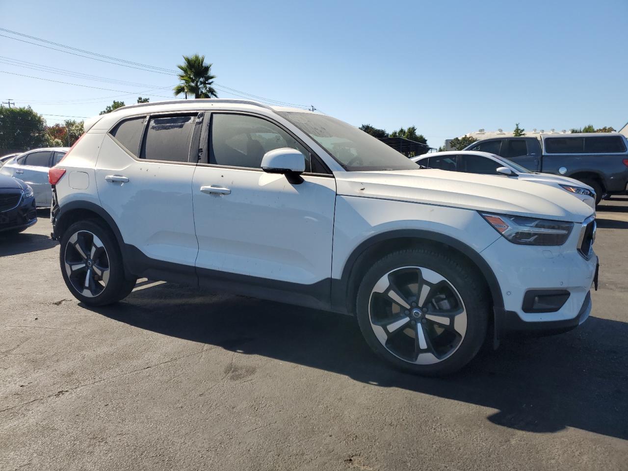 2019 VOLVO XC40