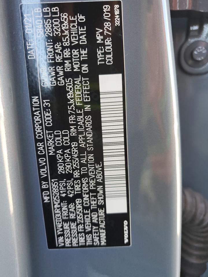 2021 VOLVO XC40