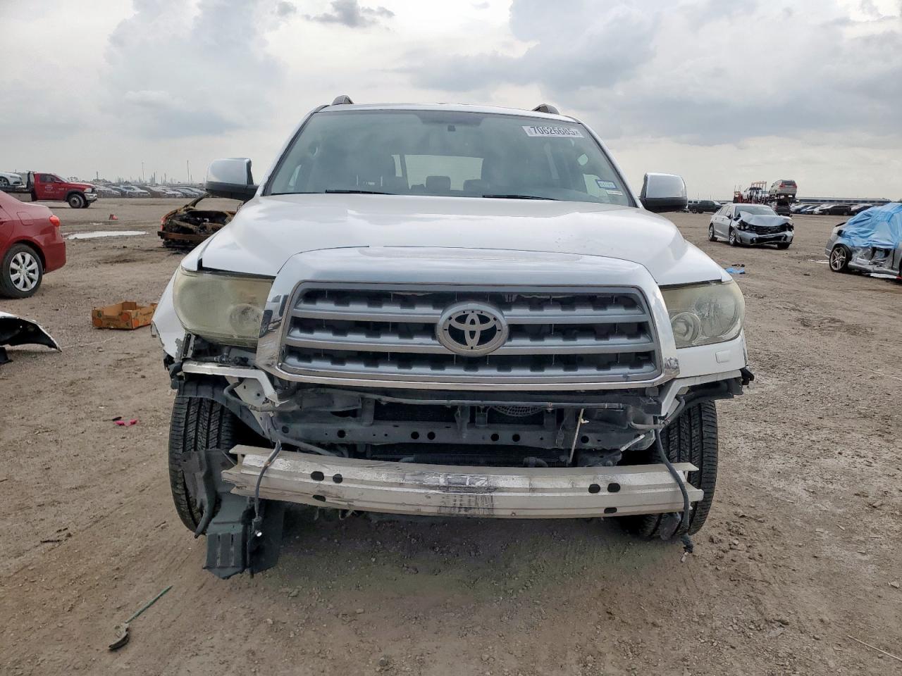 2015 TOYOTA Sequoia