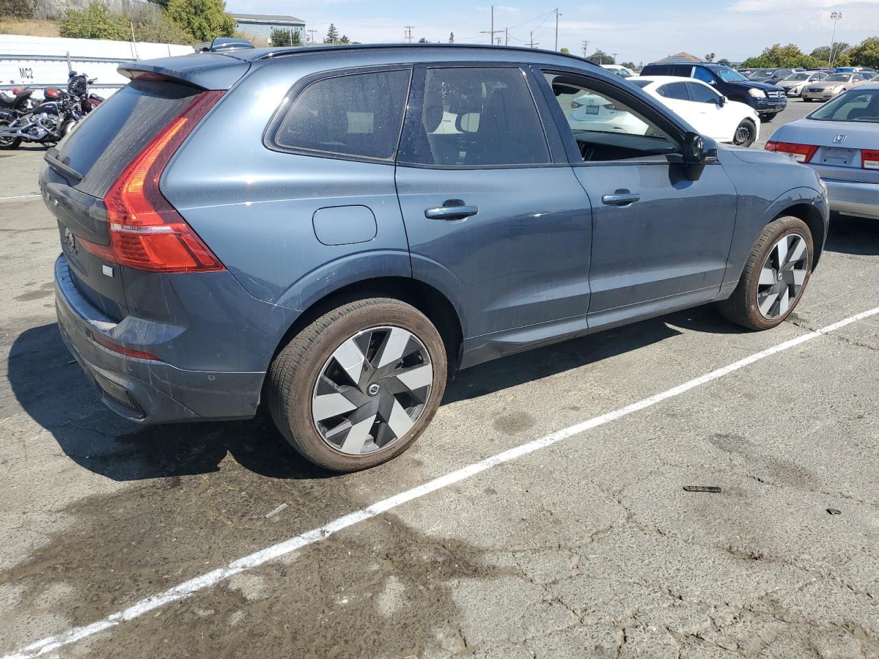 2024 VOLVO XC60