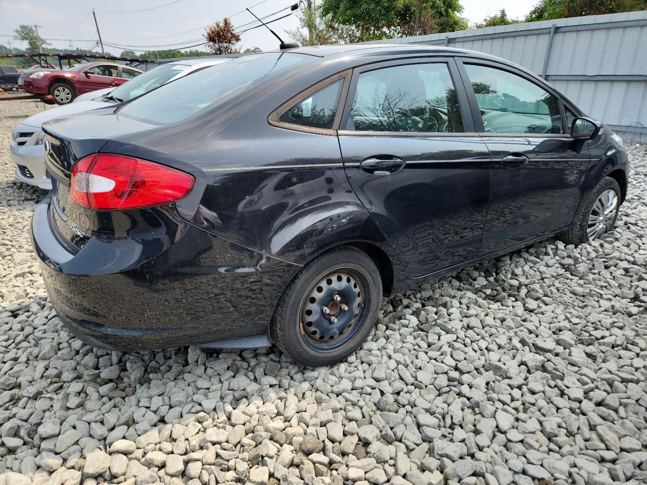 2013 FORD Fiesta