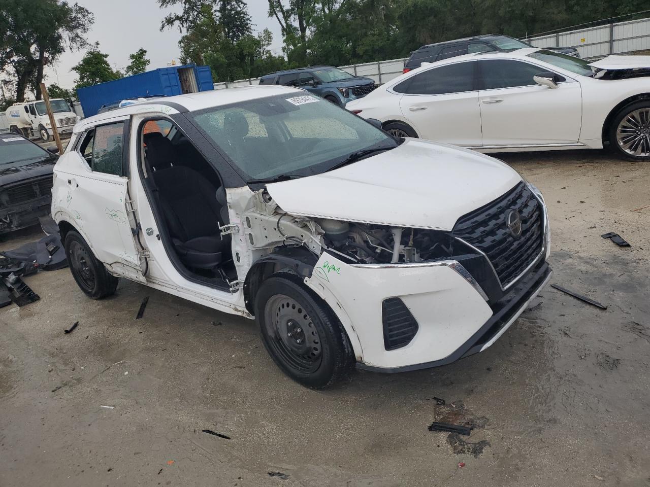 2021 NISSAN KICKS