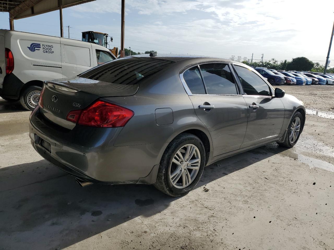 2013 INFINITI G37