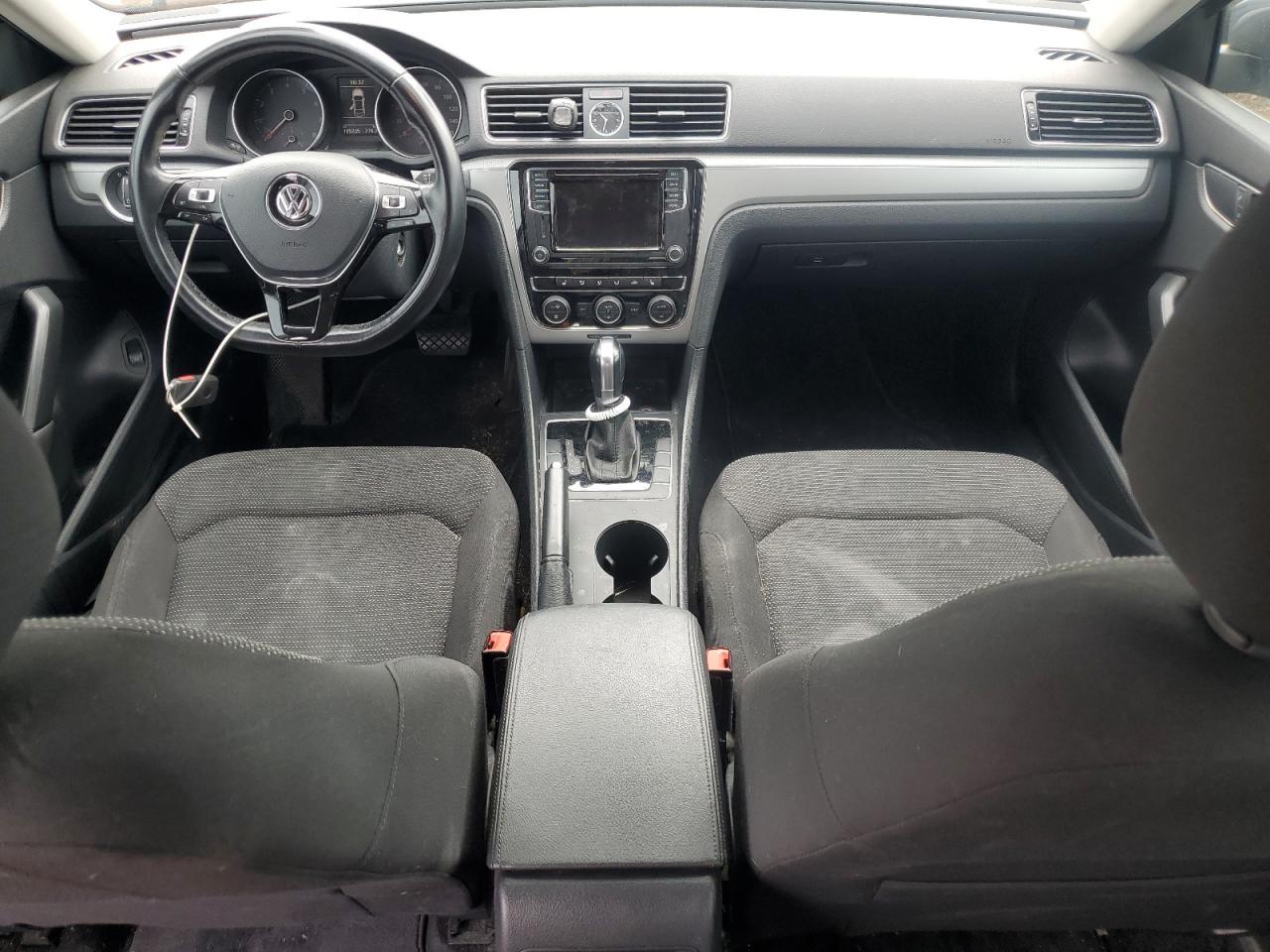 2017 VOLKSWAGEN Passat