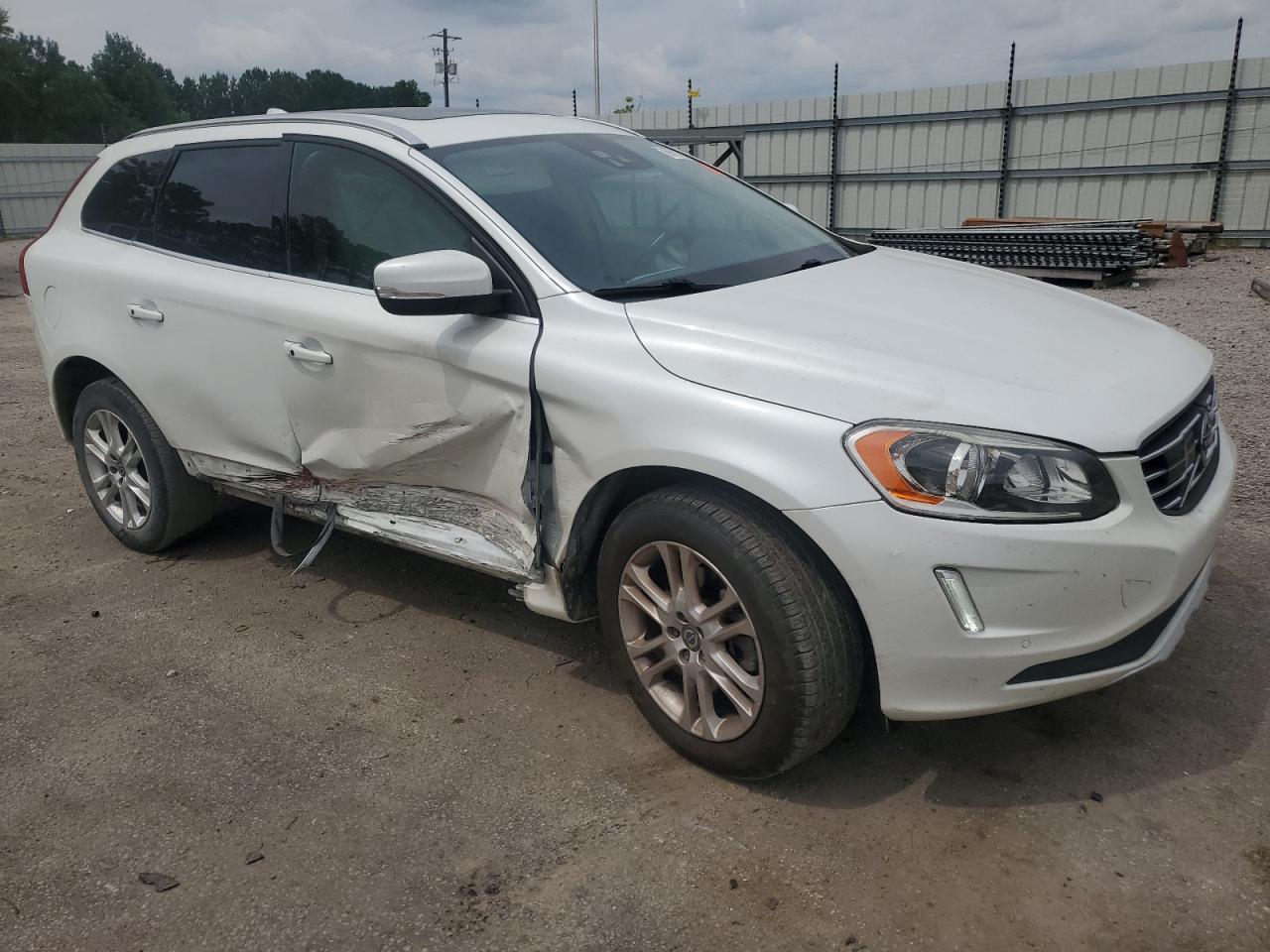 2015 VOLVO XC60