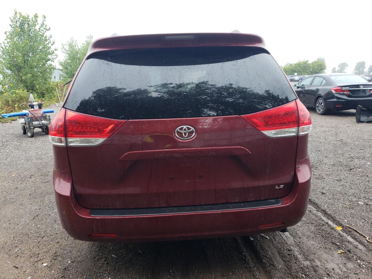 2011 TOYOTA SIENNA