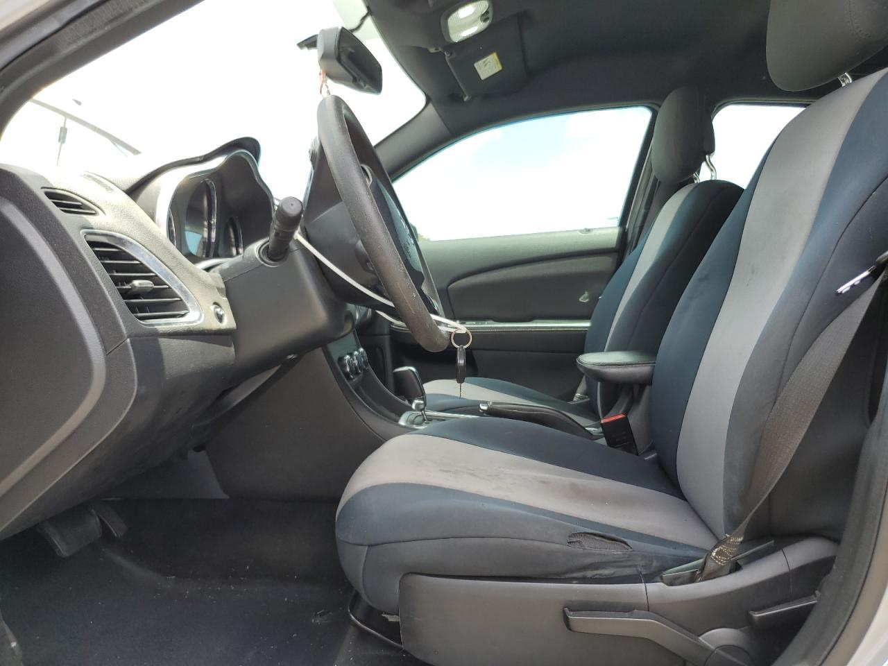 2013 DODGE Avenger