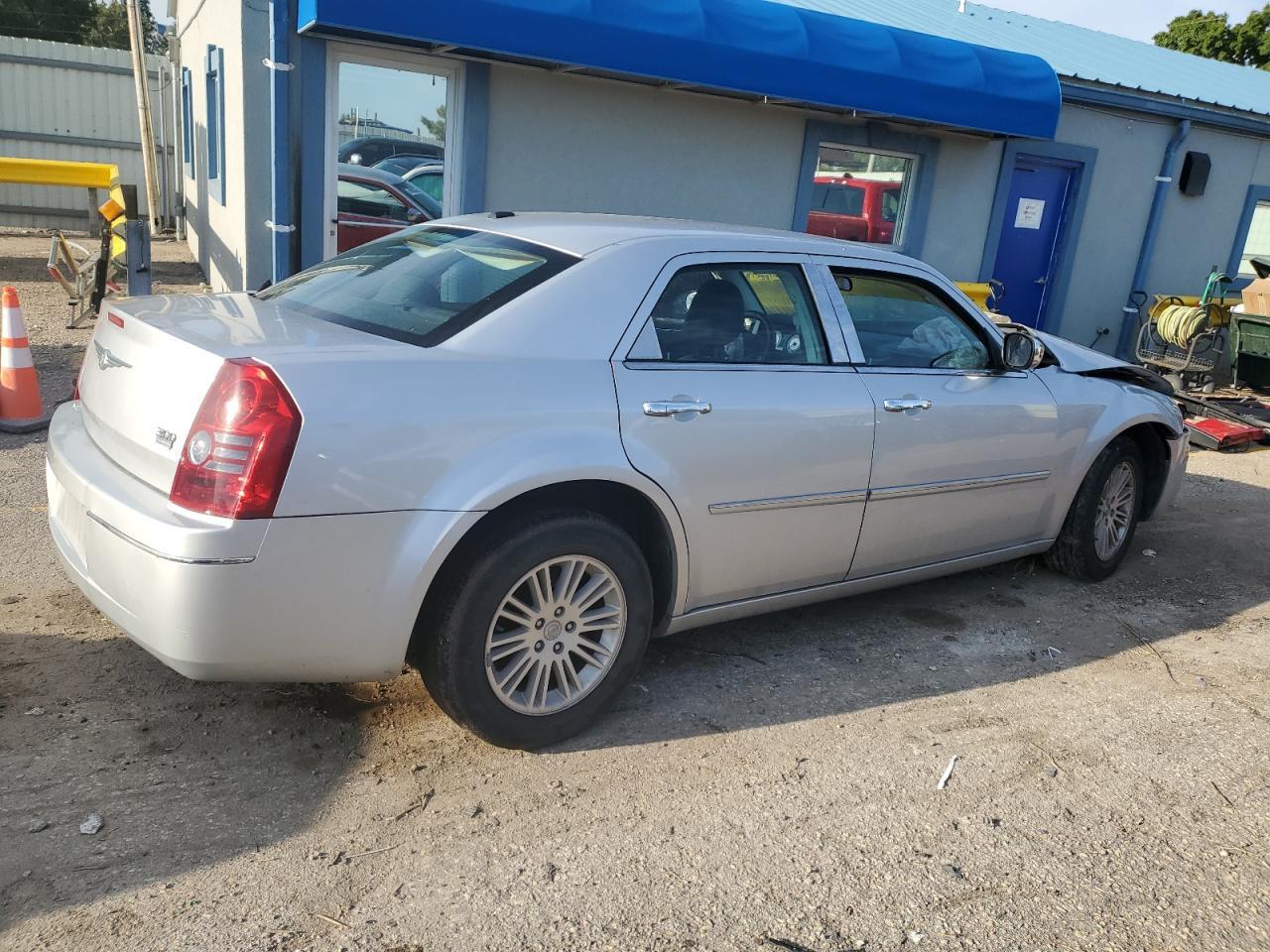 2010 CHRYSLER 300