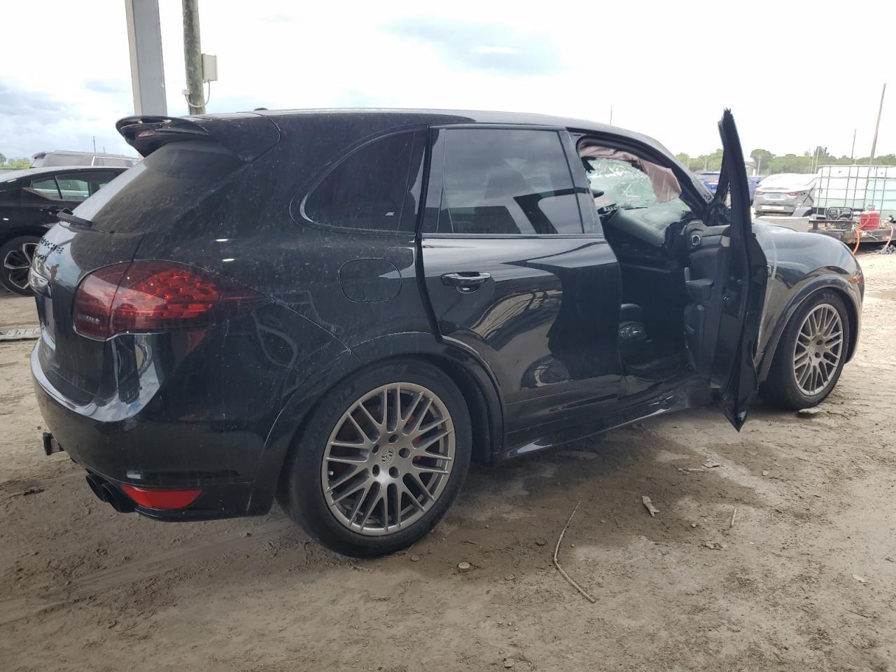 2013 PORSCHE CAYENNE