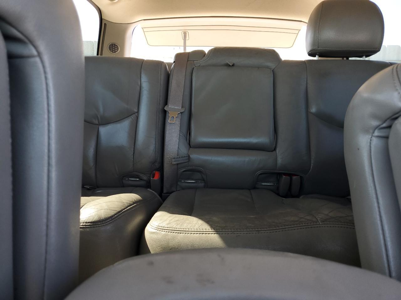 2004 CHEVROLET Tahoe