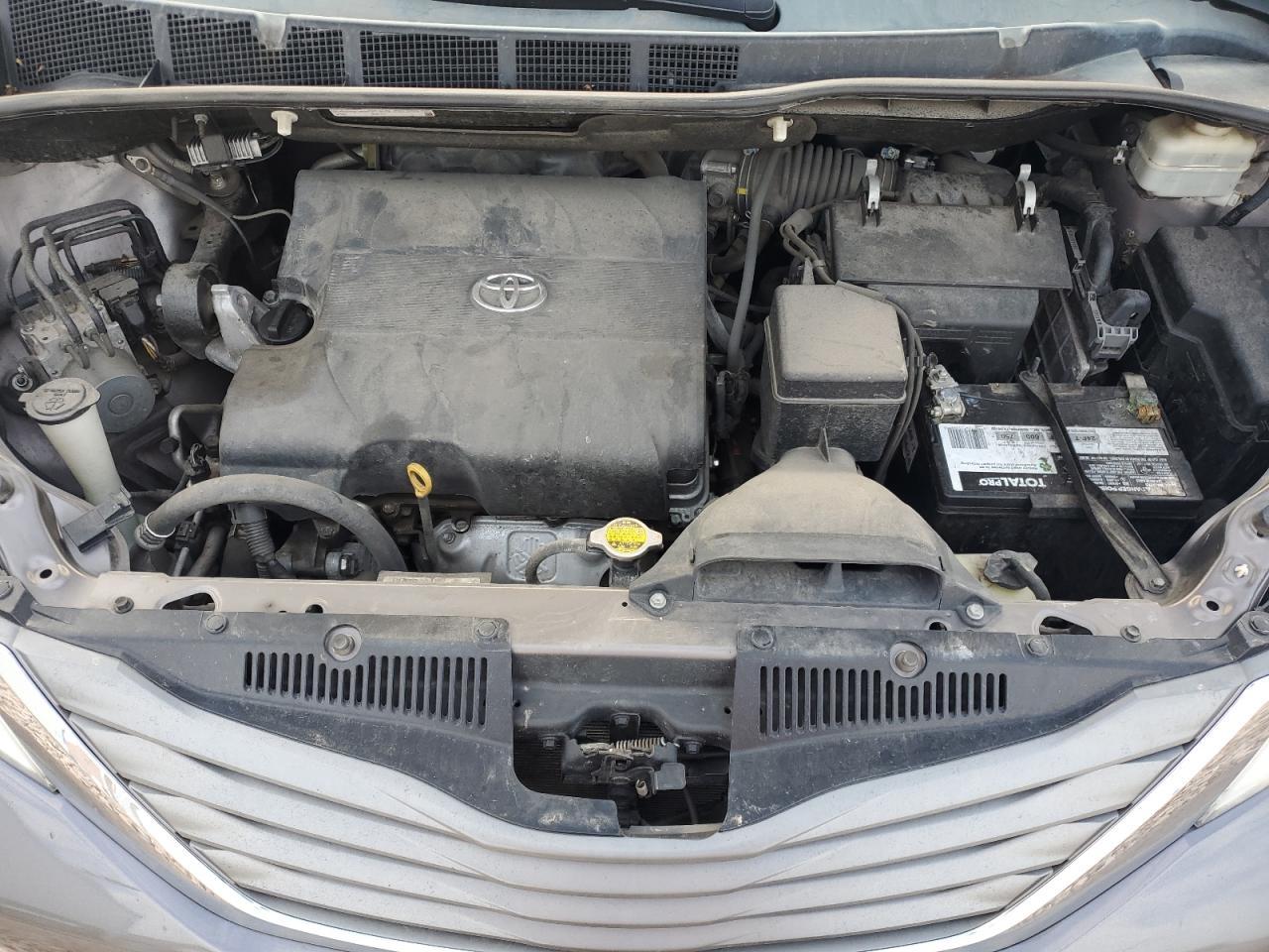 2014 TOYOTA SIENNA