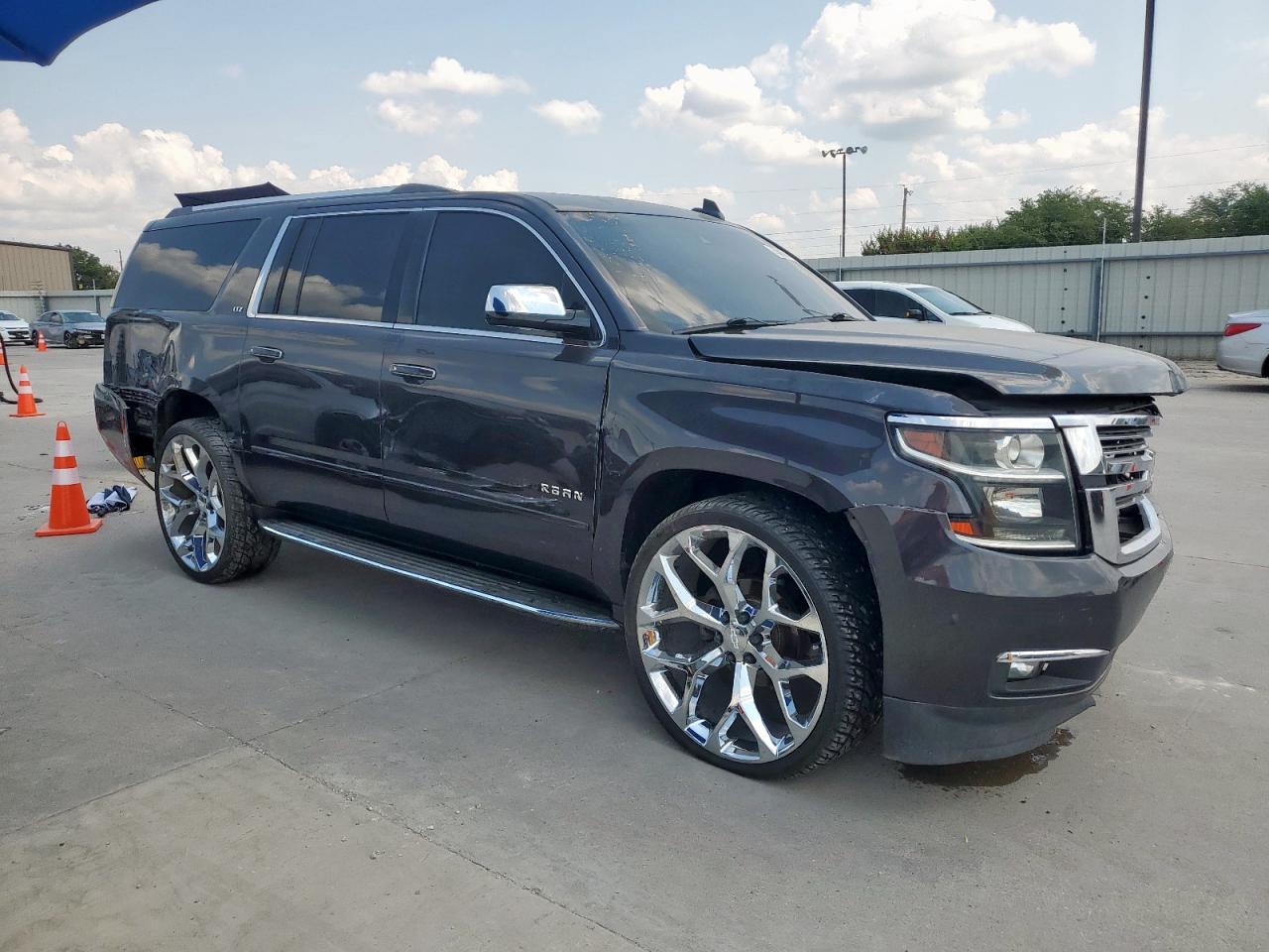 2016 CHEVROLET Suburban