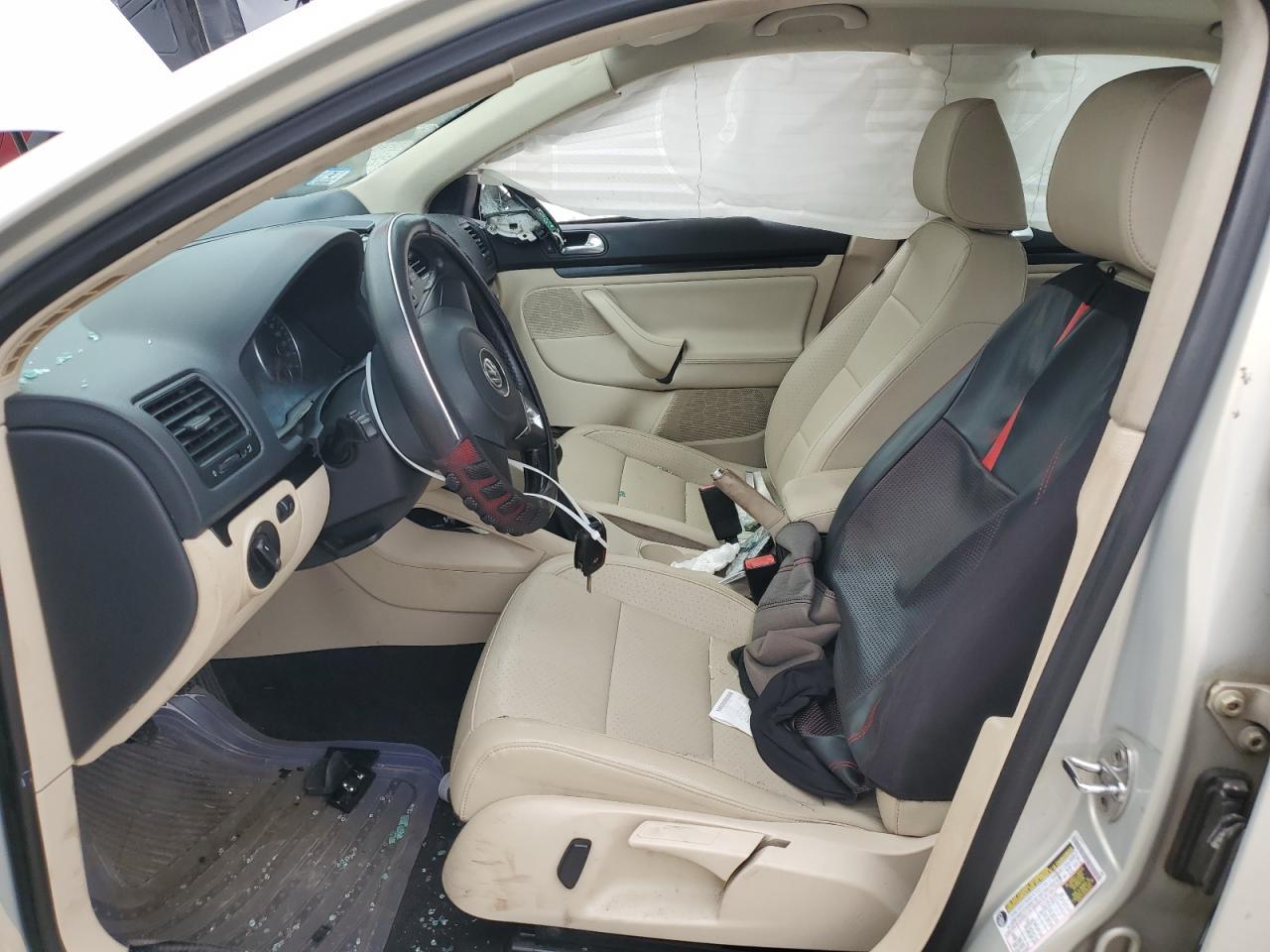 2010 VOLKSWAGEN JETTA