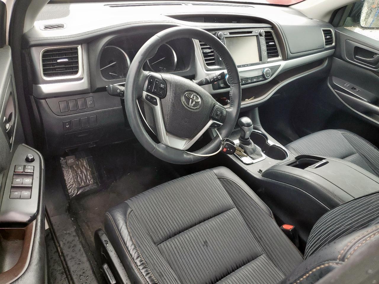 2016 TOYOTA HIGHLANDER