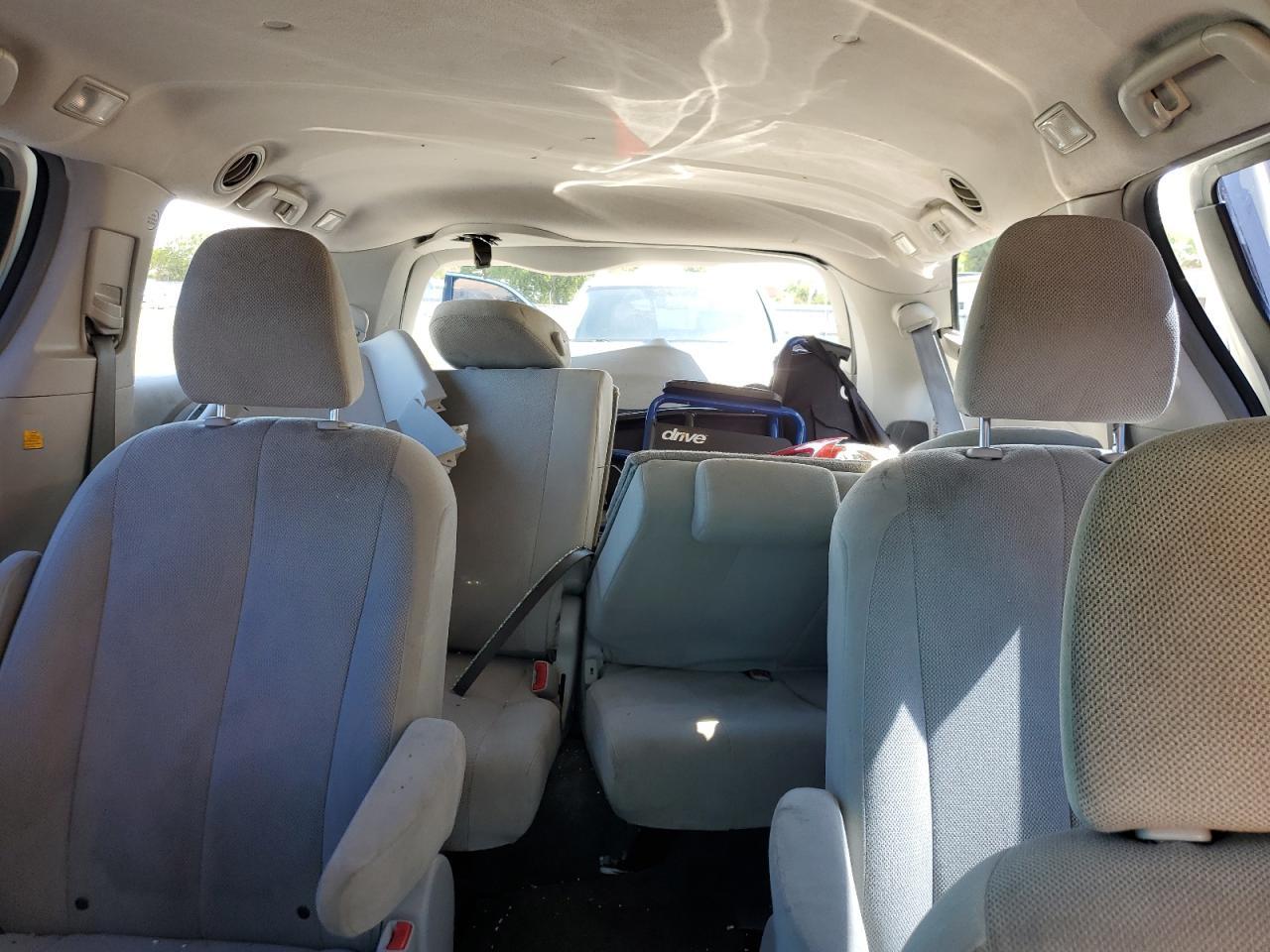 2012 TOYOTA SIENNA