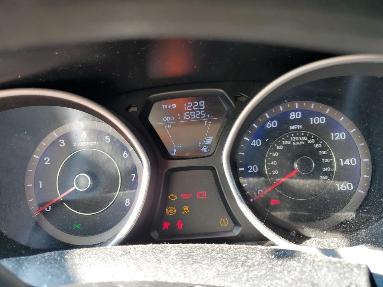 2013 HYUNDAI ELANTRA