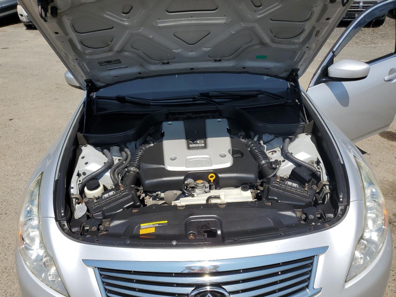 2015 INFINITI Q40