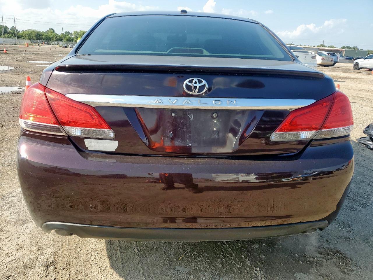 2011 TOYOTA Avalon