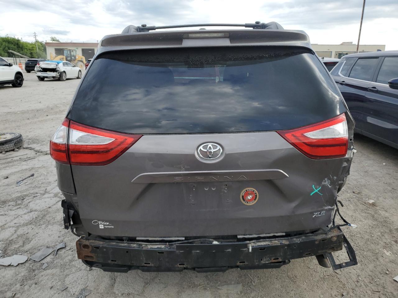 2015 TOYOTA SIENNA