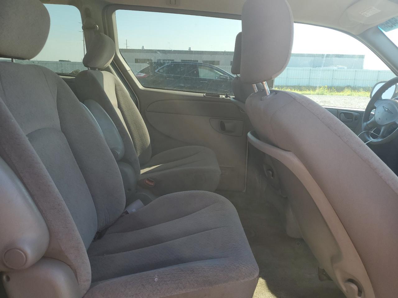 2002 CHRYSLER Town & Country