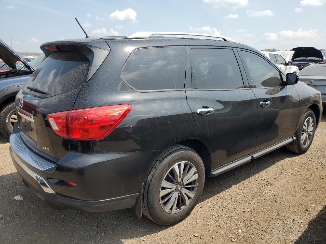 2017 NISSAN PATHFINDER