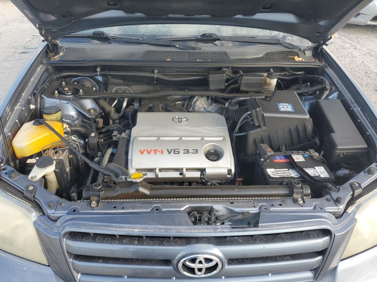 2004 TOYOTA HIGHLANDER