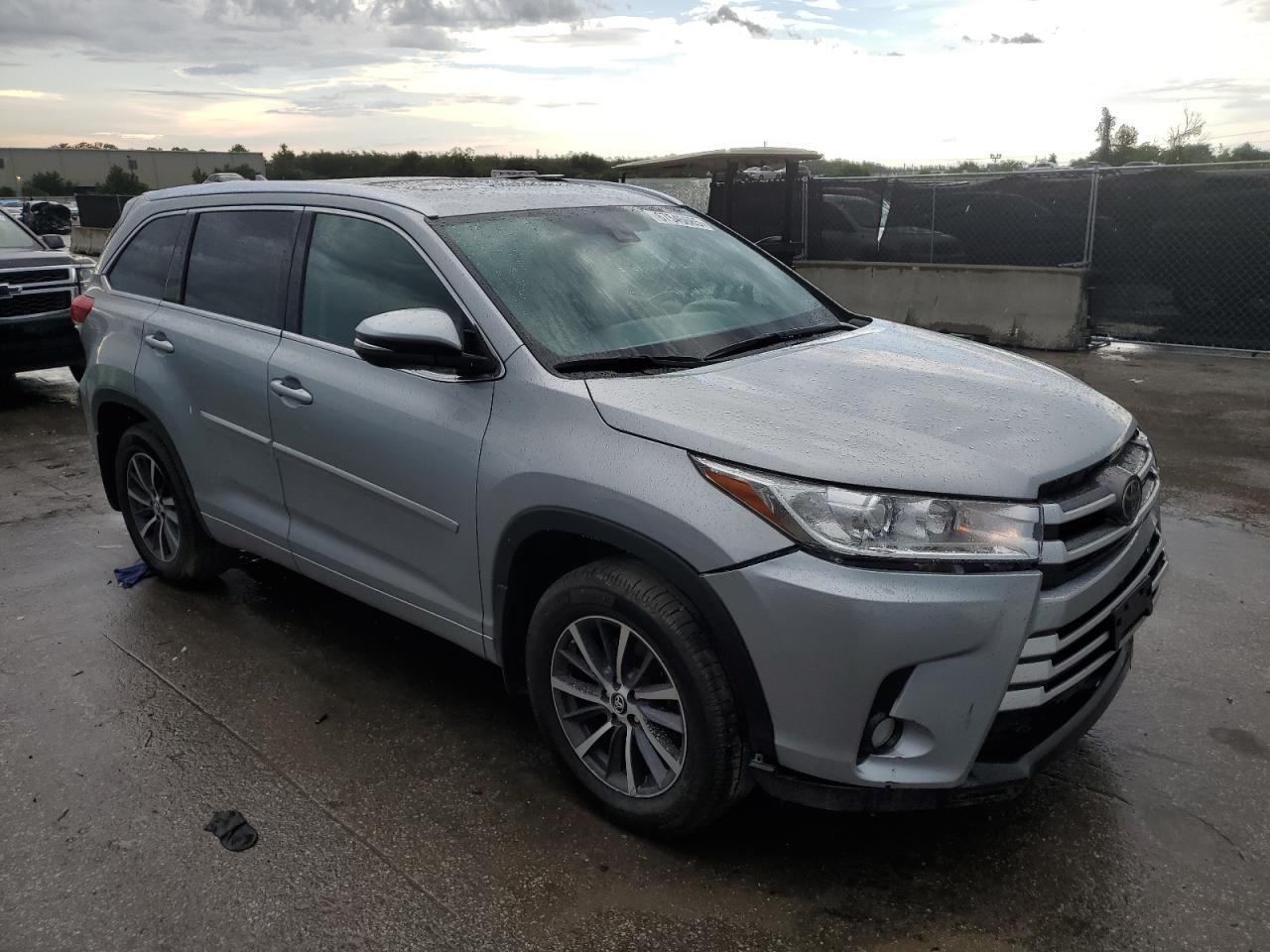 2017 TOYOTA HIGHLANDER