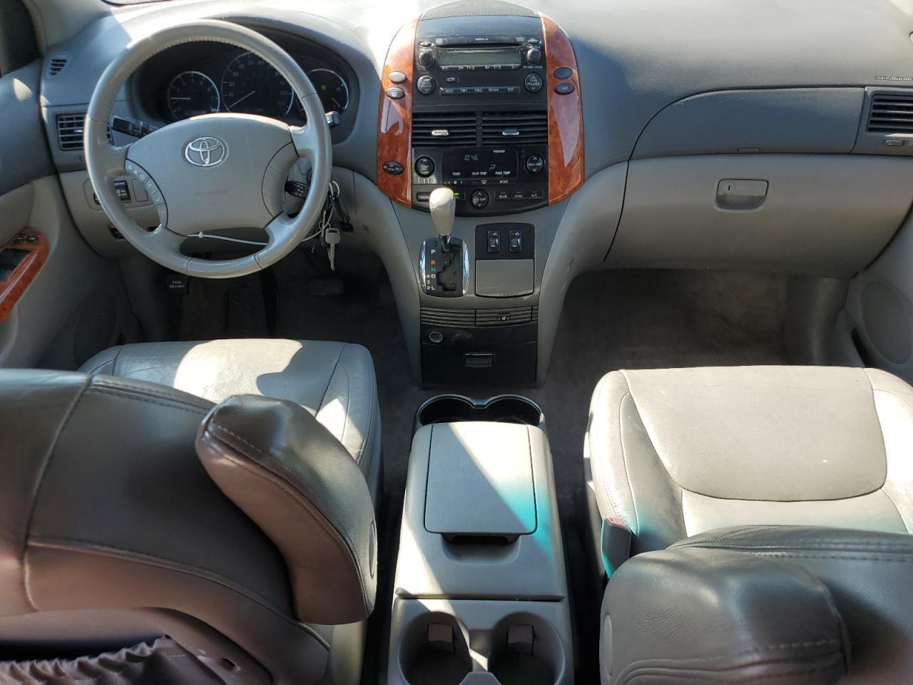 2009 TOYOTA SIENNA