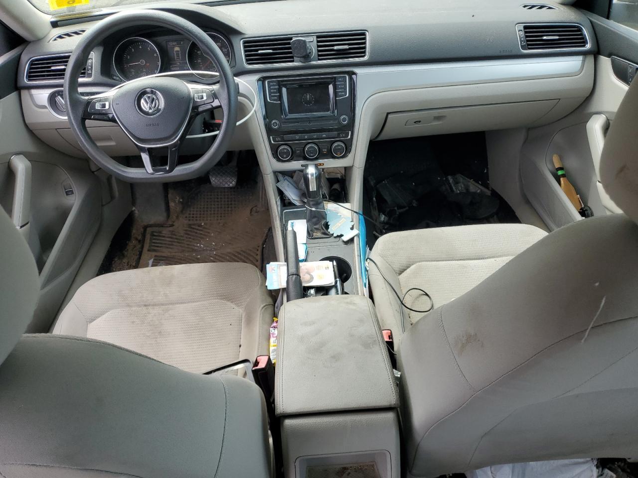2016 VOLKSWAGEN Passat