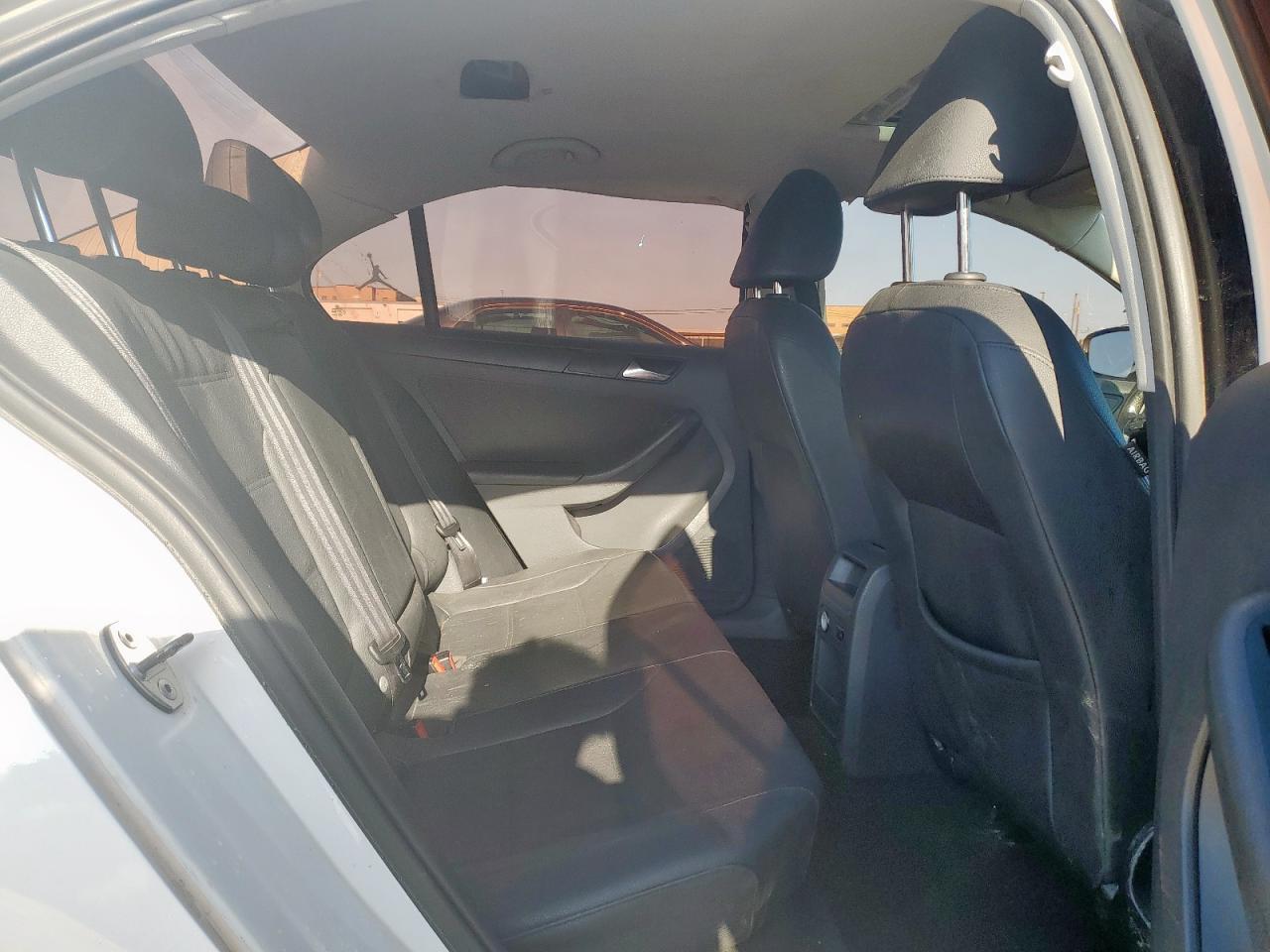 2011 VOLKSWAGEN JETTA