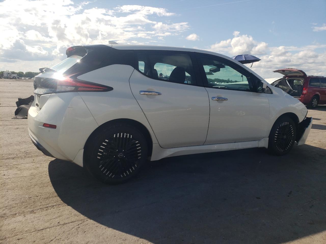 2025 NISSAN LEAF