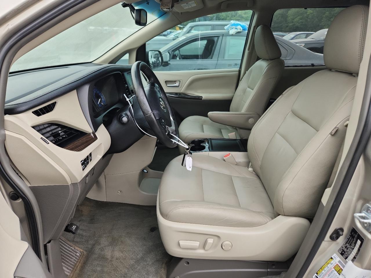 2017 TOYOTA SIENNA