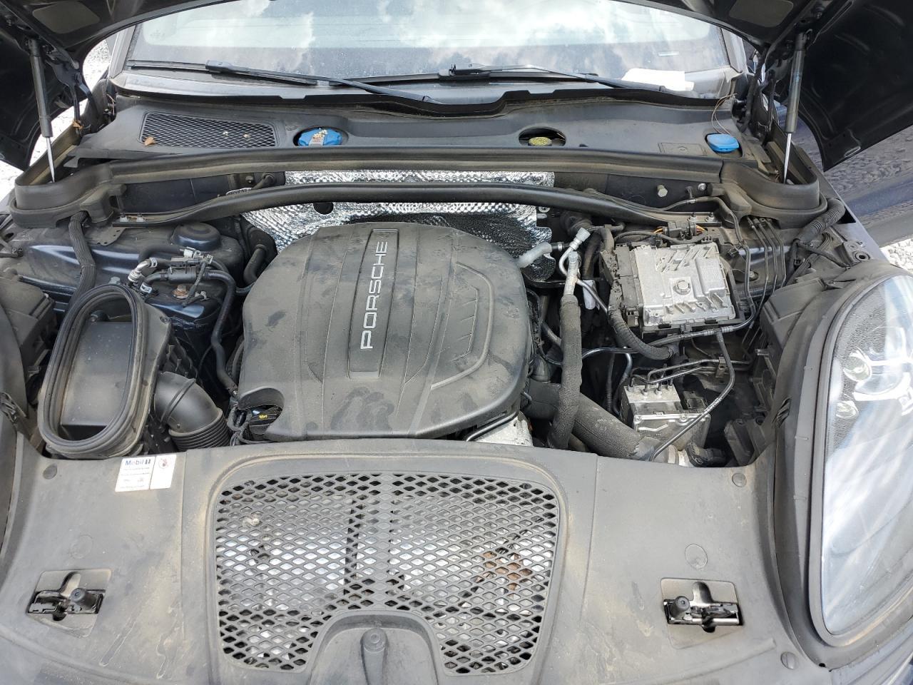 2019 PORSCHE Macan