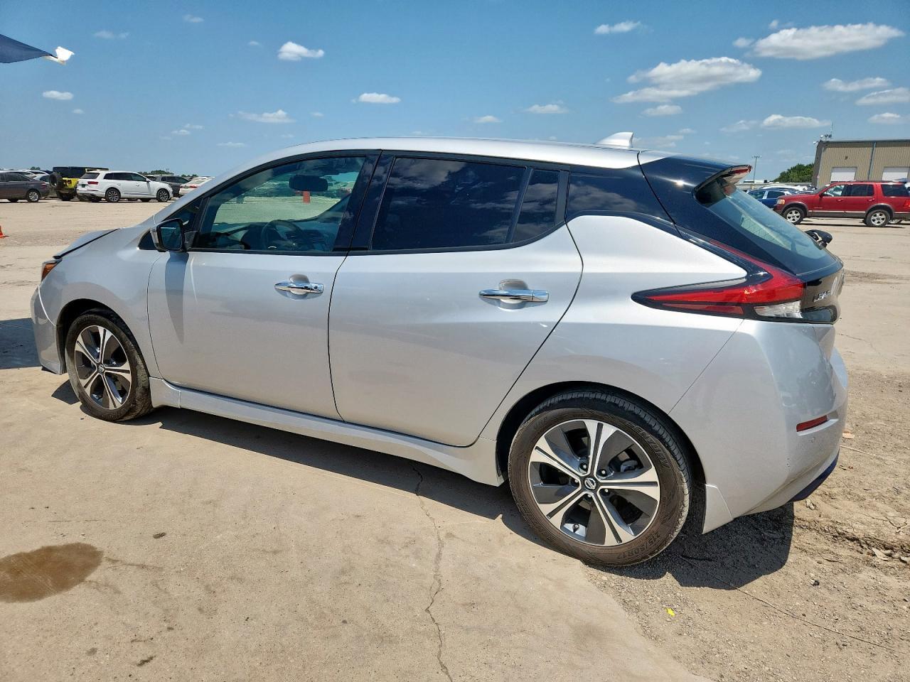 2021 NISSAN LEAF