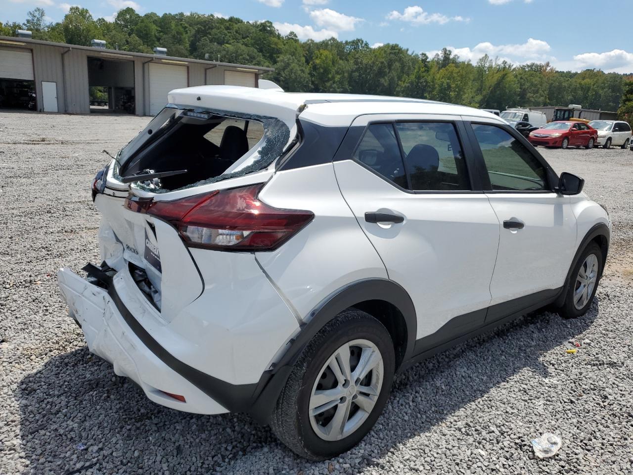 2024 NISSAN KICKS