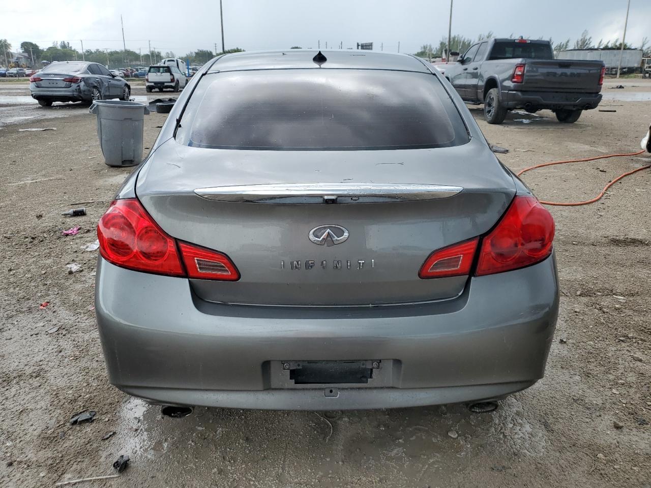 2011 INFINITI G37