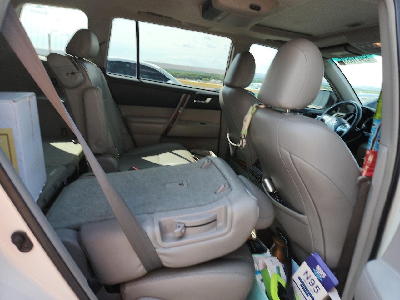 2011 TOYOTA HIGHLANDER