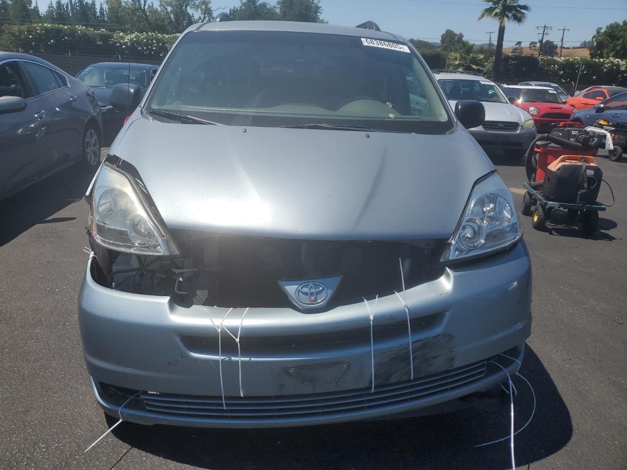 2004 TOYOTA SIENNA
