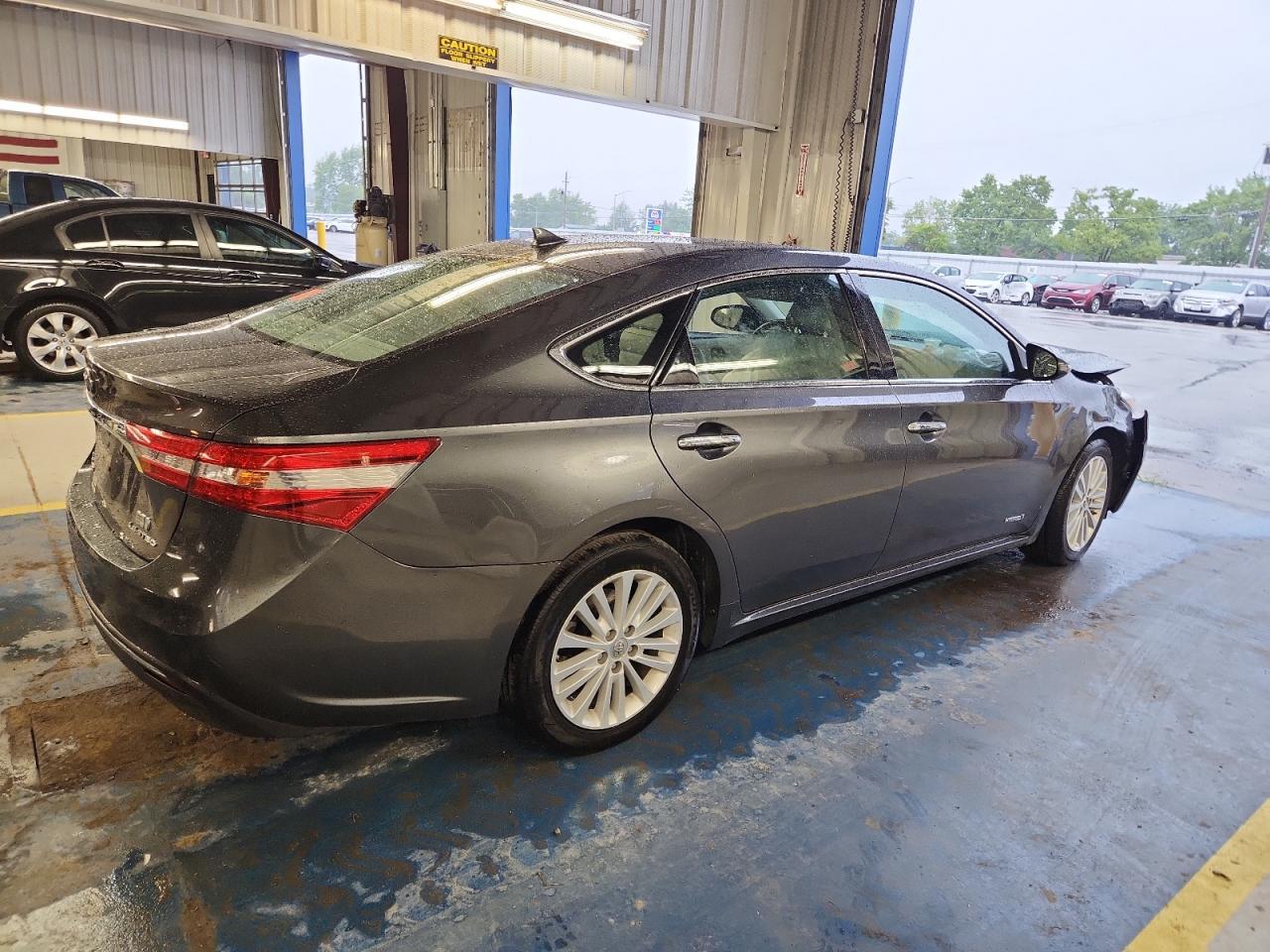 2013 TOYOTA Avalon
