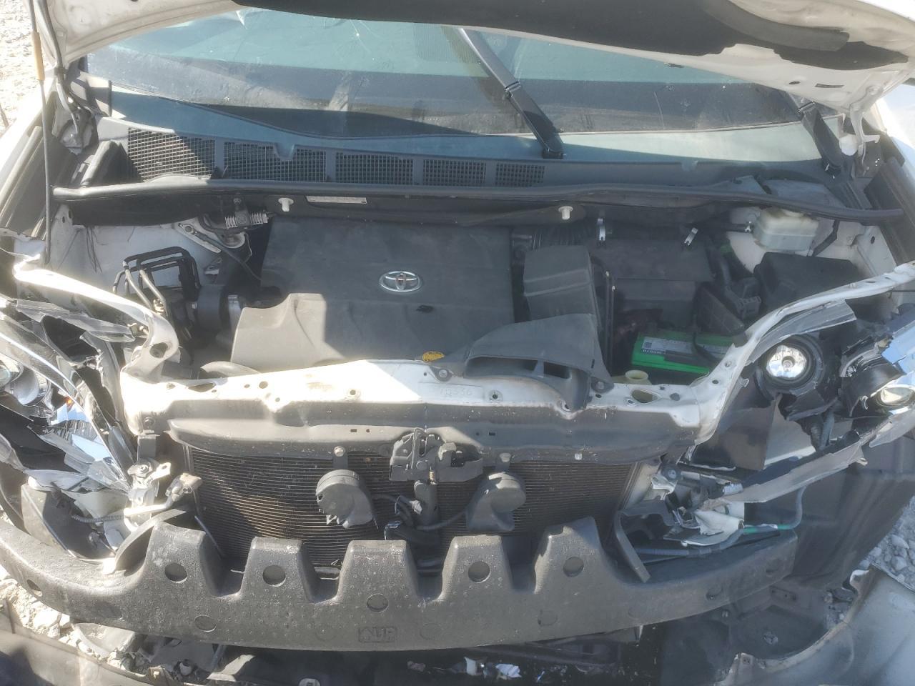 2014 TOYOTA SIENNA